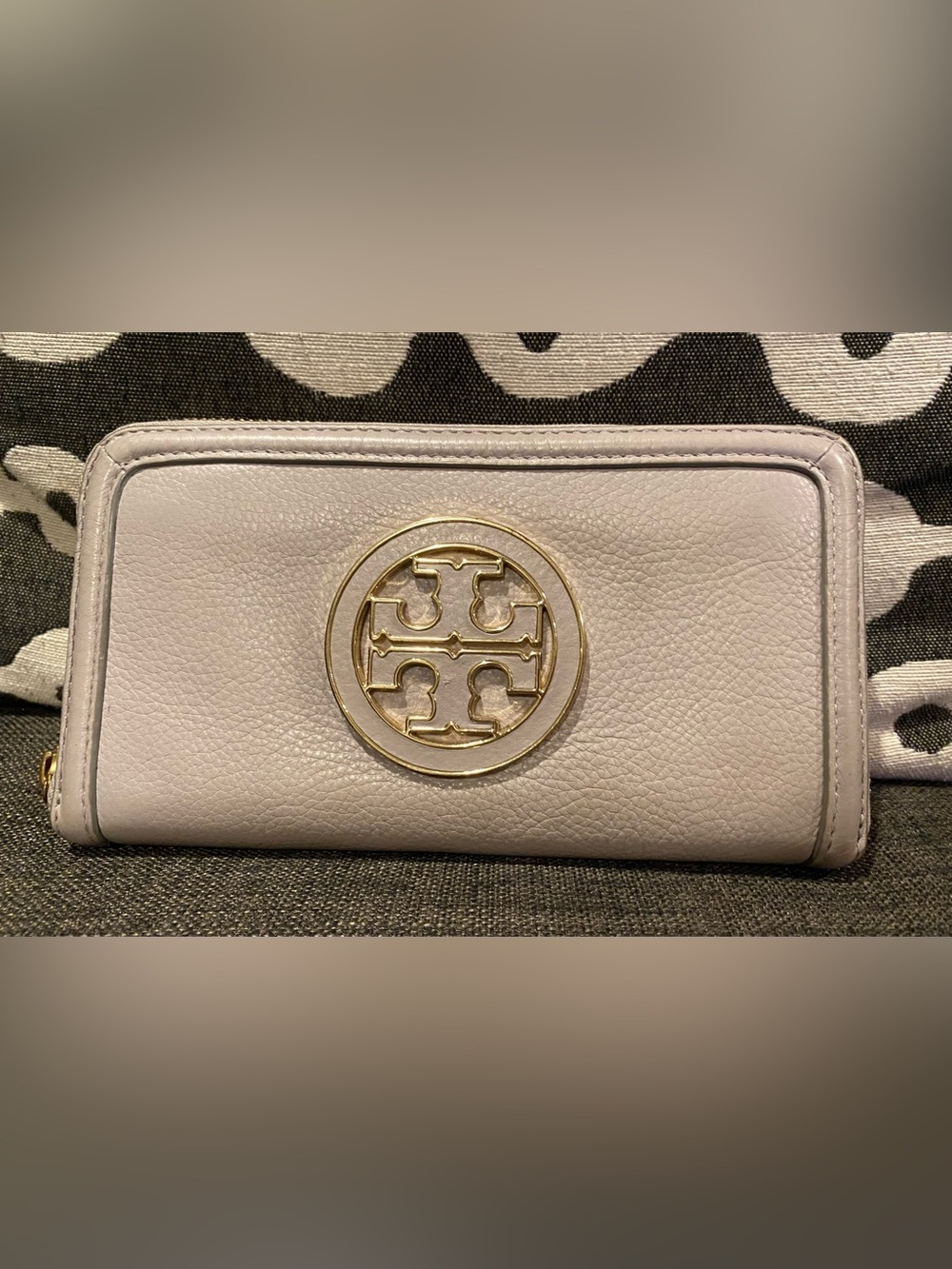 Tory Burch Light Gray Amanda ziparound Continental Wallet in pebbled leather